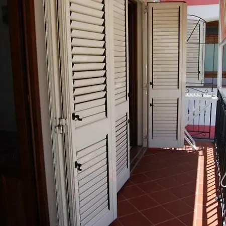 Baia Unci Daire Canneto (Lipari)